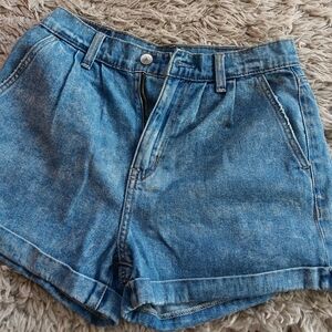 American Eagle Mom Shorts Size 2 Light Denim Pleated Front Cuffed Hem 27" Waist